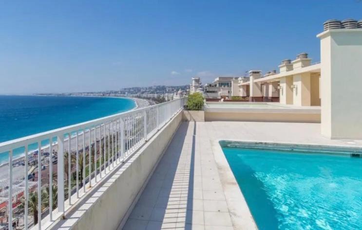 Le Royal, Spacious Seaside Apartment Rooftop And Pool Nice Bagian luar foto